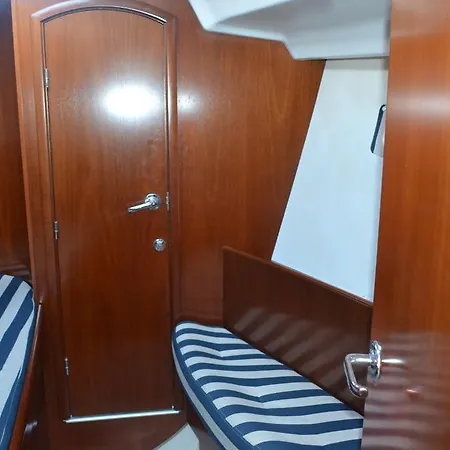 بوتيل Electra The Boat *