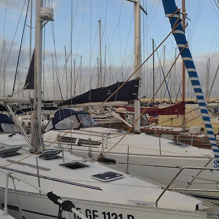Electra The Boat بوتيل ليدو دي أوستيا