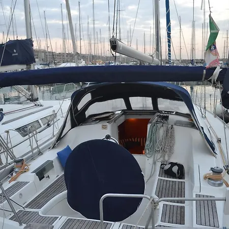 بوتيل Electra The Boat *