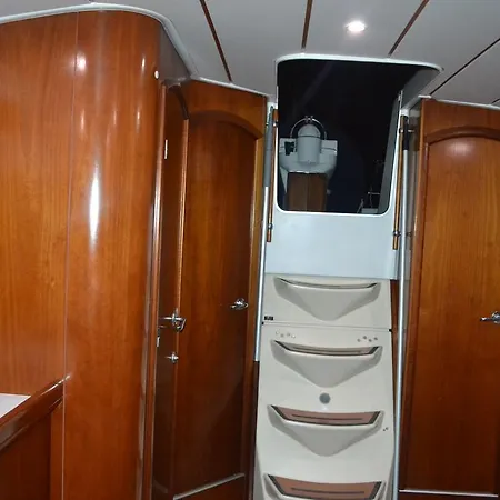 Electra The Boat بوتيل ليدو دي أوستيا