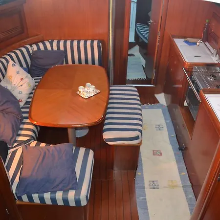 بوتيل Electra The Boat