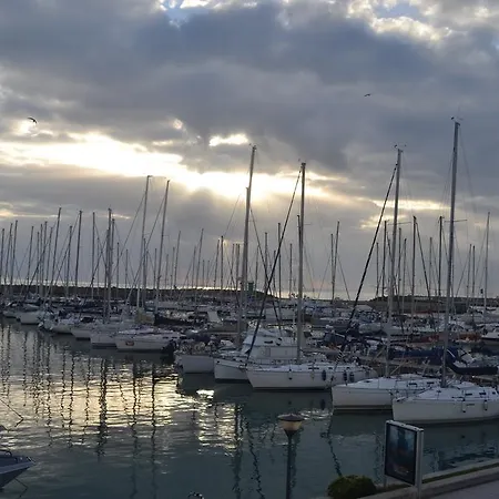 بوتيل Electra The Boat ليدو دي أوستيا